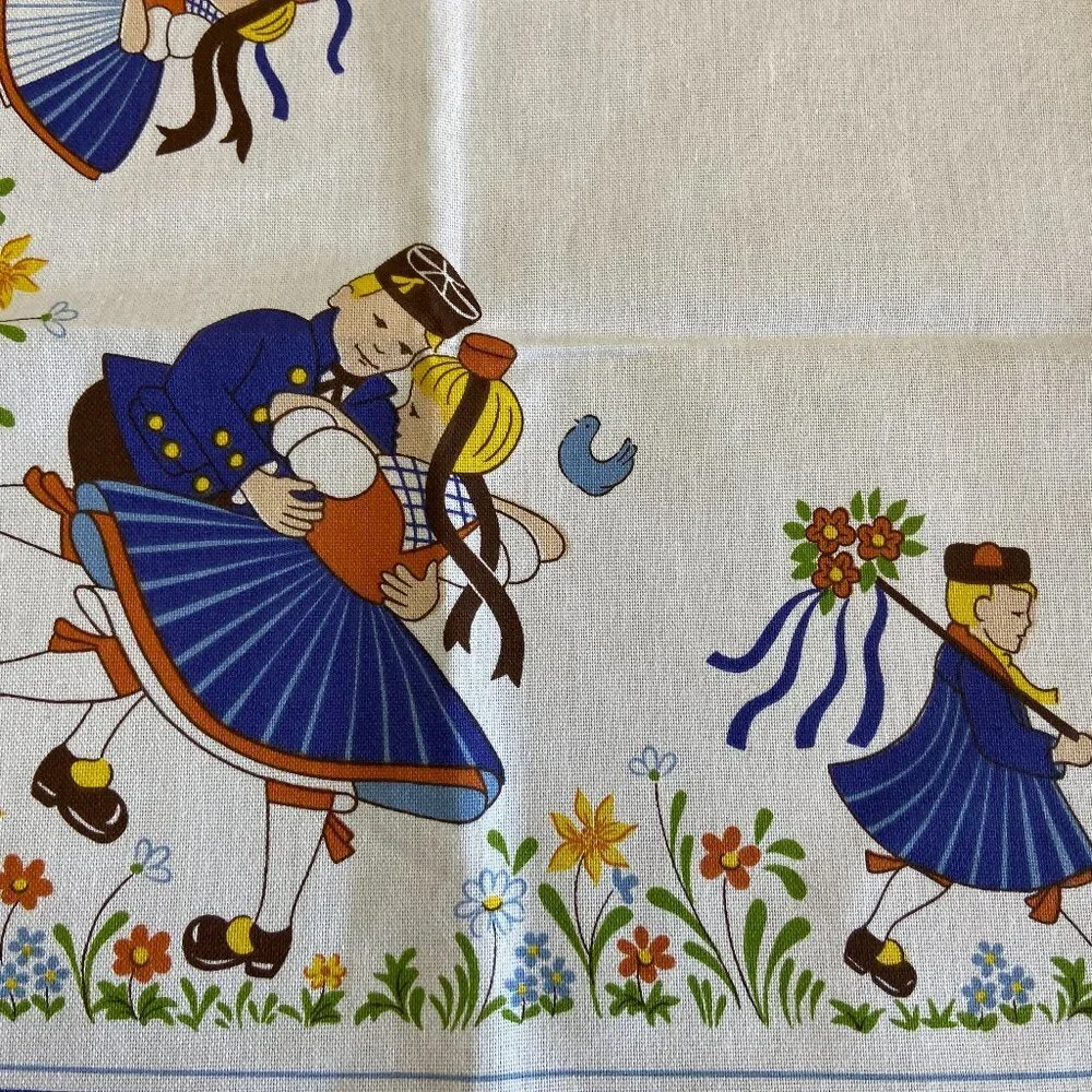 NWOT  Dutch  Holland European Tablecloth Table Cloth  National costumes